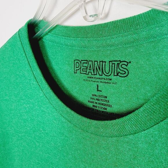 PEANUTS Snoopy Santa and  Woodstock Chillin Tee L - Picture 3 of 4
